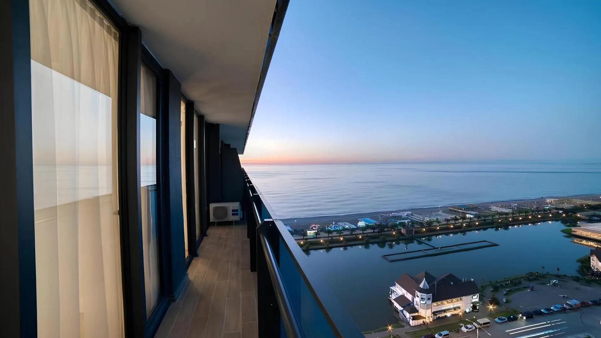 Orbi City Panorama Aparthotel バトゥーミ 5*,